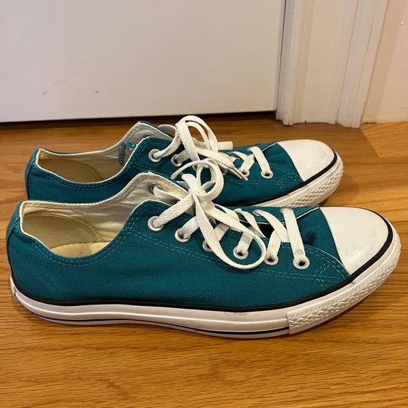 Lightly used converse all stars! - Picture 4 of 6